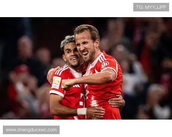 性感女歌手与凯恩同框合影亮相拜仁晚宴引发热议